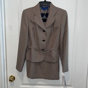 NWT J. H. Collectibles suit. Houndstooth brown a tan. 2 piece. Size 8.